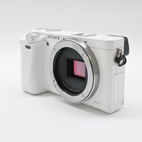 【美品】SONY ミラーレス一眼 α6000 パワーズームレンズキット E PZ 16-50mm F3.5-5.6 OSS ホワイト ILCE-6000L W