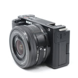 【美品】ソニー/Vlog用カメラ/レンズ交換式VLOGCAM/APS-C/ミラーレス一眼カメラ/ZV-E10 / ダブルズームレンズキット（同梱レンズ:SELP1650＋SEL55210） / ウィンドスクリーン付属/ブラック/ZV-E10Y B