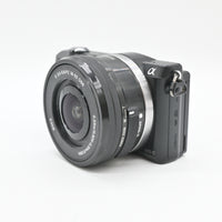 【美品】SONY α5000 ダブルズームレンズキット(ブラック／デジタル一眼)