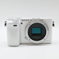 【美品】SONY ミラーレス一眼 α6000 パワーズームレンズキット E PZ 16-50mm F3.5-5.6 OSS ホワイト ILCE-6000L W