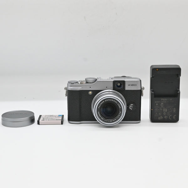 【美品】FUJIFILM デジタルカメラ X20S 光学4倍 シルバー F FX-X20S